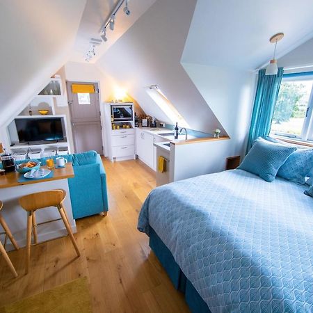 The Loft At The Little Elms Apartment Motcombe Екстериор снимка