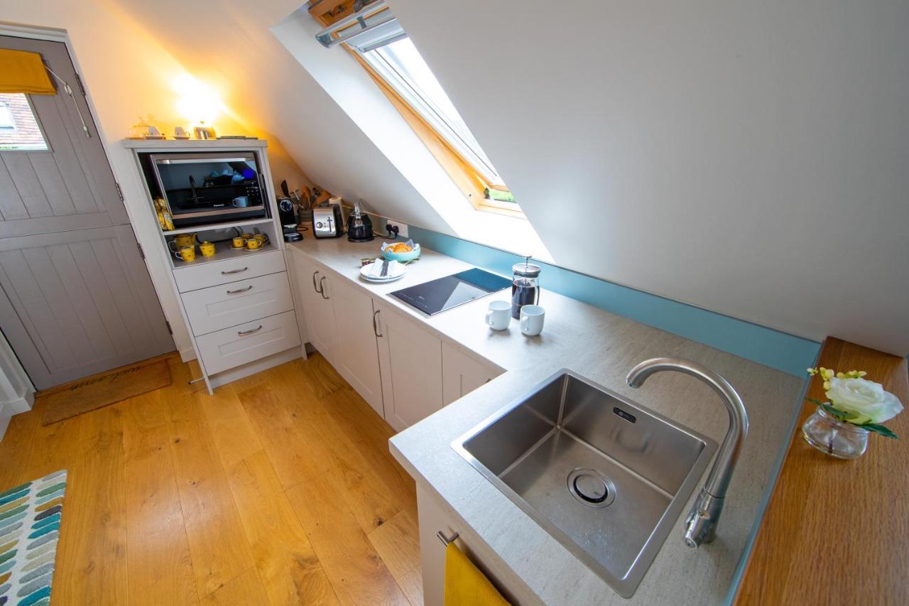 The Loft At The Little Elms Apartment Motcombe Екстериор снимка